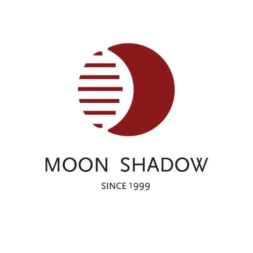 關於神美 42 Moon Shadow品牌LOGO